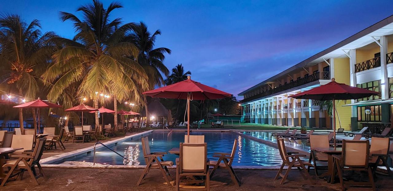 Playa Tortuga Hotel And Beach Resort Bocas Town Ngoại thất bức ảnh